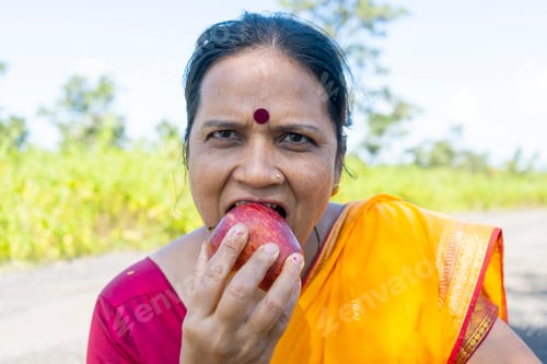 Preview: Woman is eating an apple, Healthy nutrition.