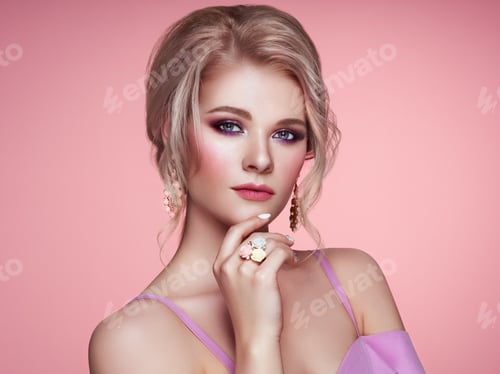 Preview: Portrait Beautiful Woman with Jewelry