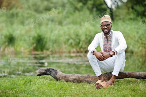 Preview: African family in traditional clothes