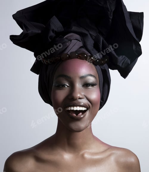 Preview: Joyful expression with a stylish headwrap