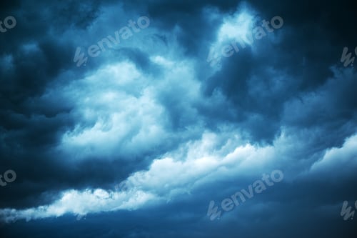 Preview: Dramatic stormy sky, dark clouds before rain