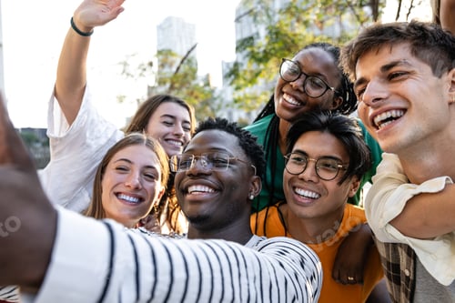 Preview: Creating wonderful memories with friends in the vibrant city a joyful group selfie