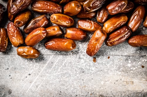 Preview: A pile of ripe dates on the table.