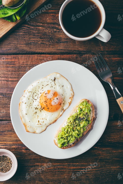 Preview: Fried egg and toast with mashed avocado