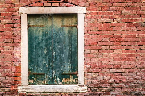 Preview: Ancient window in a house in Venice