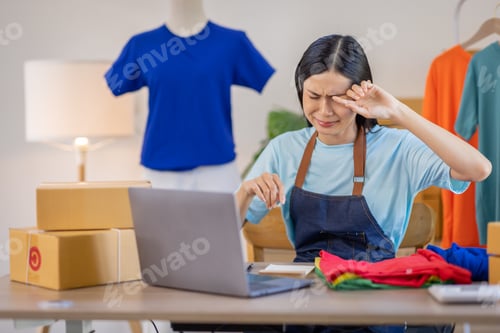 Preview: Startup small SME business entrepreneur of independent, Asian woman Sad unsuccessful Online selling