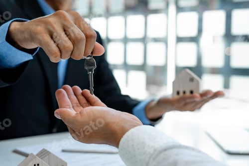 Preview: Real estate agents hold house keys for clients after entering into insurance contracts or recovering