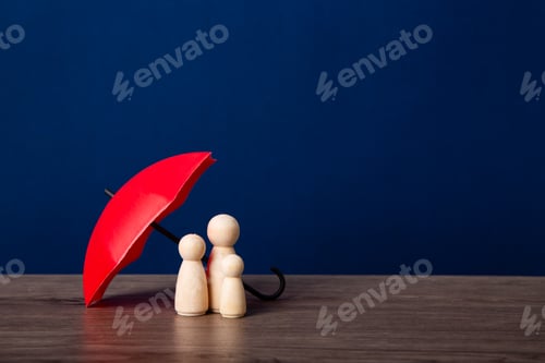 Preview: Umbrella and wooden doll figures.