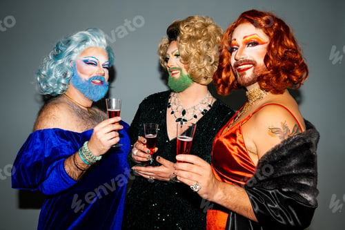 Preview: Happy drag queens standing with champagne glasses