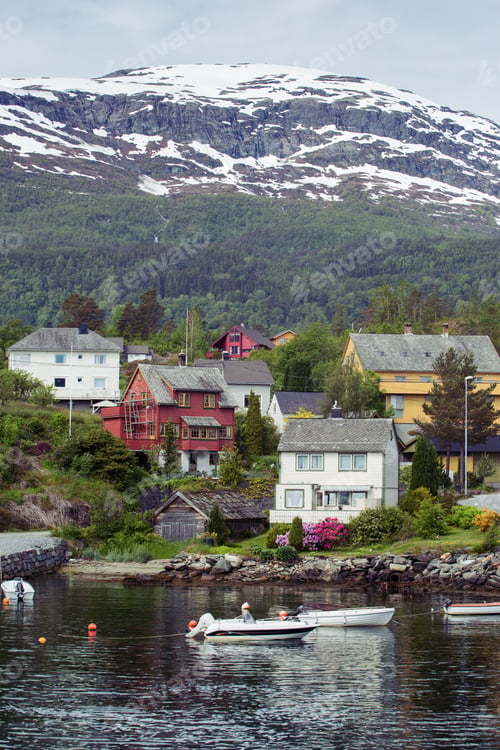 Preview: traditional norwegian wooden house