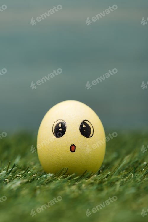 Preview: Easter egg with shocked facial expression on grass