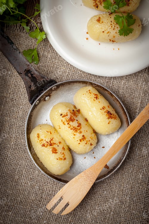 Preview: Potato dumplings stuffed with minced meat.