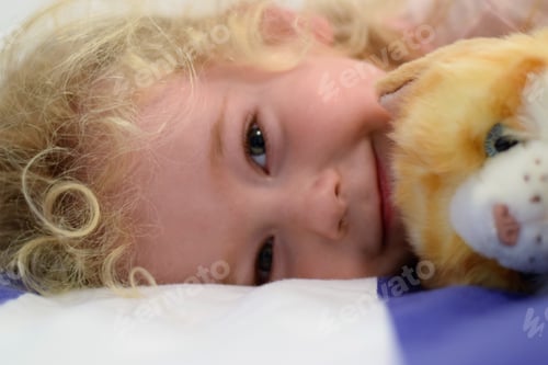 Preview: Blonde hair toddler