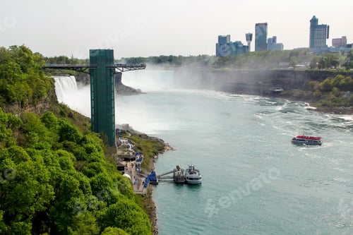 Vorschau: Landschaftsansicht der Niagarafälle im Bundesstaat New York. Vereinigte Staaten