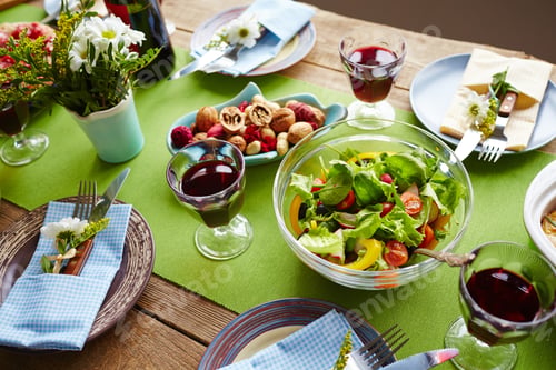 Preview: Served food and drinks