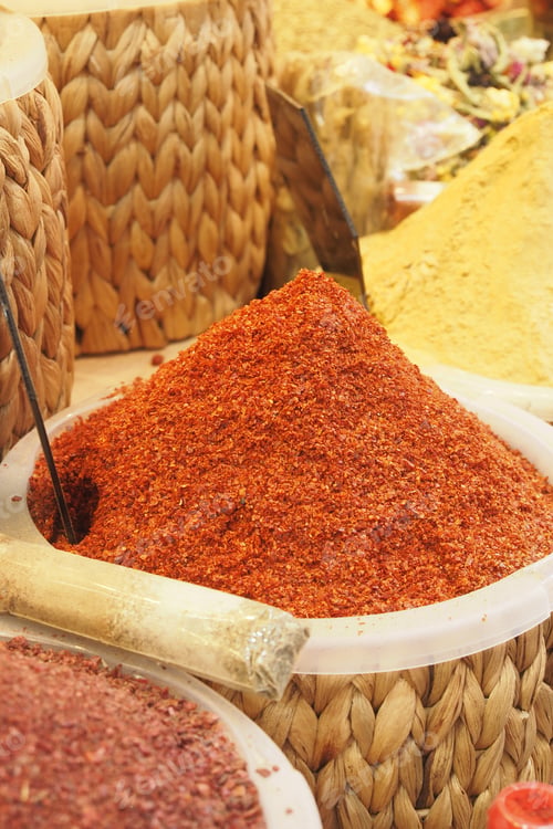 Preview: Traditional spices and dry fruits in local bazaar in turkey .