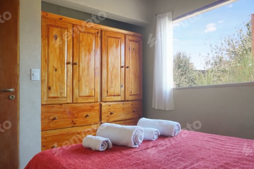 Preview: Towels on the bed in a room with a view of the countryside