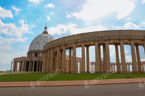 Preview: Discover the grandeur of Basilica of Our Lady of Peace in sunny Yamoussoukro