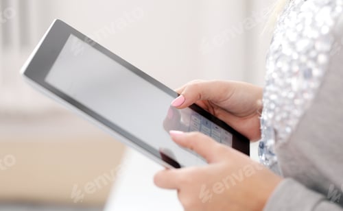 Preview: Girl with tablet