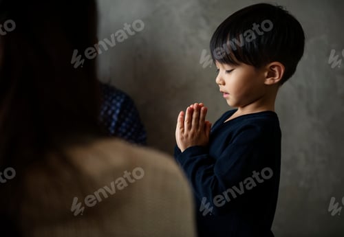 Preview: Japanese boy praying