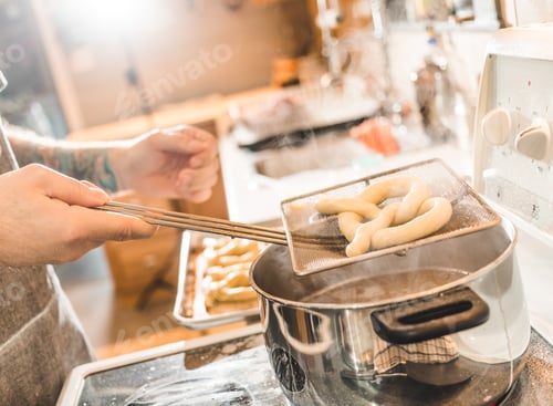 Preview: Pretzel being prepared and parboiled in Boiling Water.