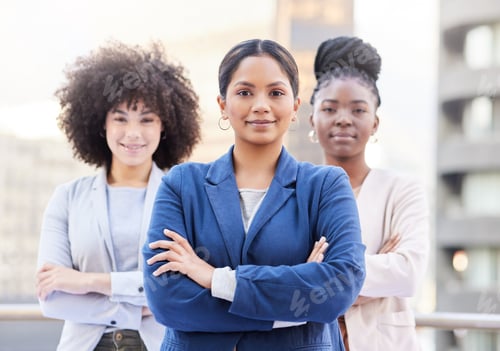 Vista previa: Shot of a diverse group of businesswomen standing outside on the balcony with their arms folded