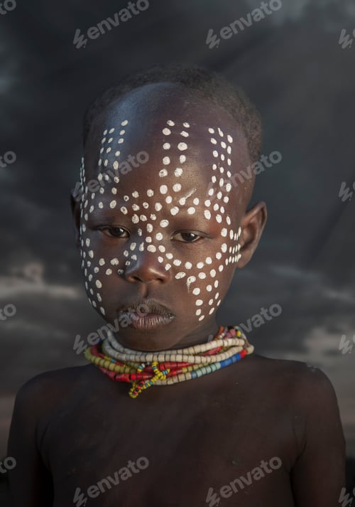 Preview: Young girl of the Karo Tribe, Omo Valley, Ethiopia