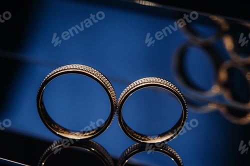Preview: Close-up of two gold wedding rings for a wedding
