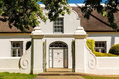 Preview: Winery mansion surrounded by greenery in South Africa