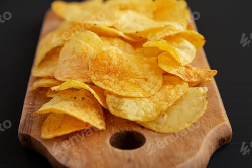 Preview: Crunchy Potato Chips Ready to Eat