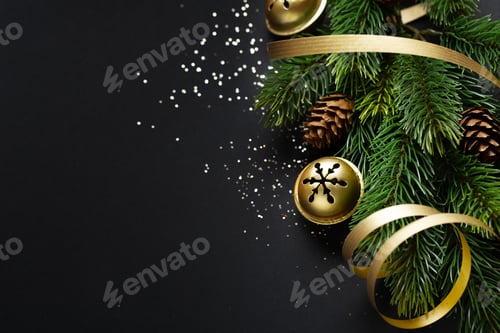 Visualização: Deco de Natal com abeto e enfeites no escuro