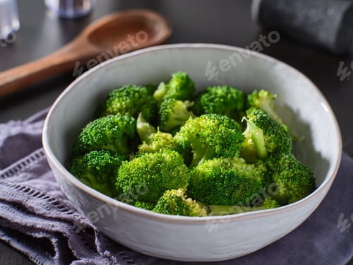 Preview: bowl of freshly steamed broccoli