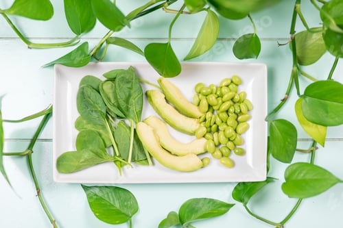 Preview: Plate of spinach, avocado and edamame - healthy green vegetarian foods