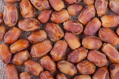 Preview: Yellow dry dates on a platter on concrete background