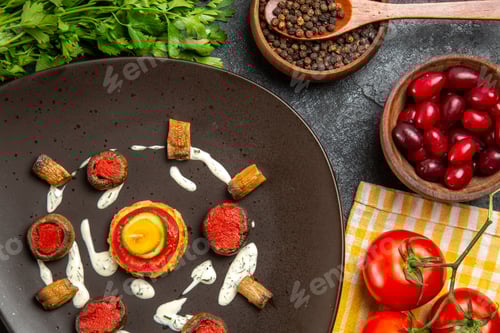 Preview: top closer view cooked squashes with greens and dogwoods on a grey background meal vegetables dinner