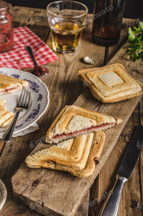 Preview: Old Bohemian toast with jam and beer