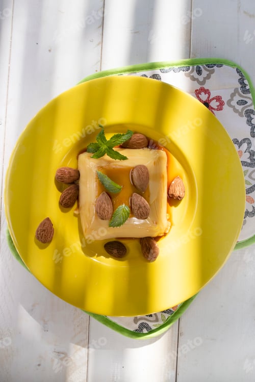 Preview: Vegan creme caramel cuisine with almonds