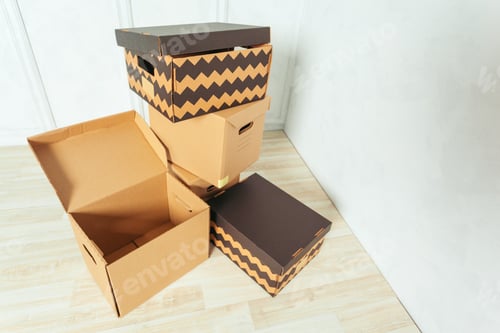 Preview: Big cardboard boxes standing insinde a room