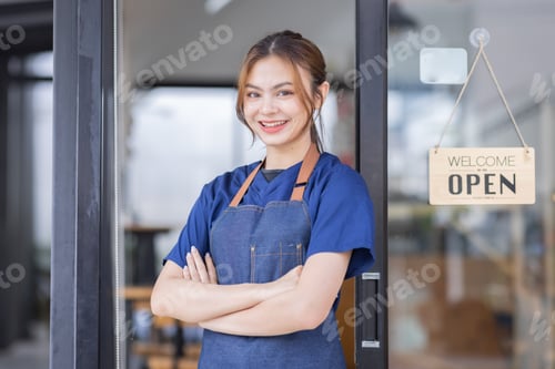 Preview: Shot of smiling young cafe show owner Asian woman is a waitress in an apron standing