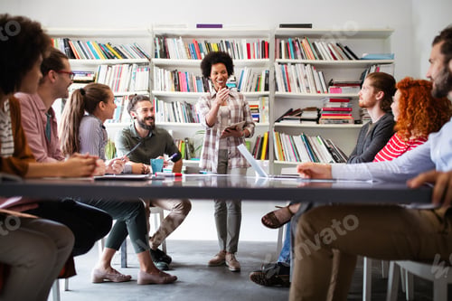 Preview: Collaboration and analysis by business people working in office