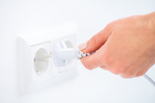 Preview: Plugging wire into socket