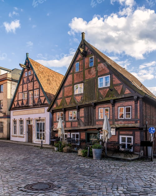 Preview: Scenic view of beautiful old buildings in Lauenburg, Germany