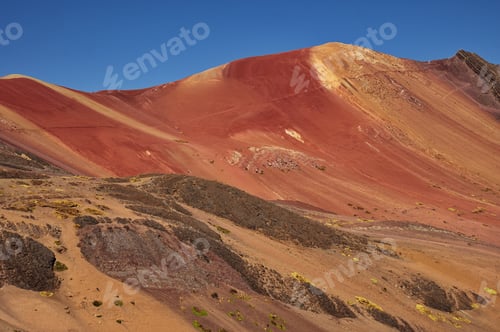 Preview: Scenic view on Rainbow mountain in Peru