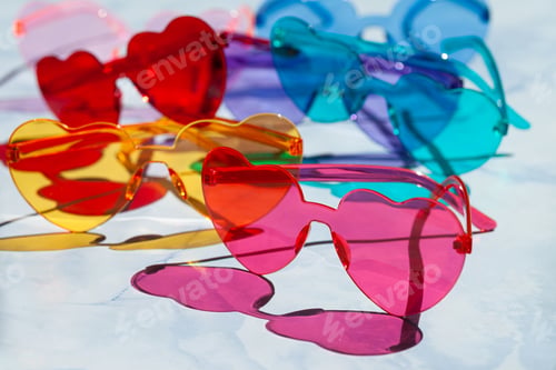 Preview: Colorful sunglasses in heart shapes