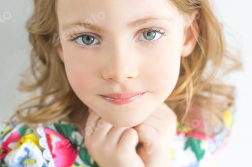 Preview: Portrait of little girl