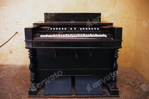 Preview: Old vintage piano in old room