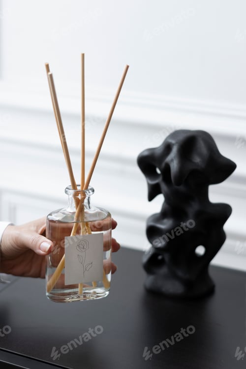 Preview: Woman holding aroma diffuser glass bottle