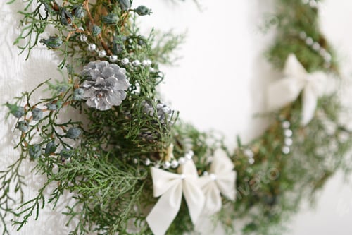 Preview: Beatiful christmas decorated garland from thuja tree