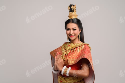 Preview: Women wearing Thai clothing that Pay respect,sawasdee symbol