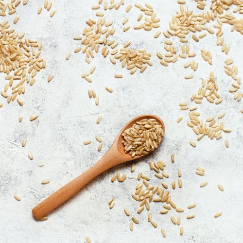 Preview: Brown rice in a wooden bowl with a spoon